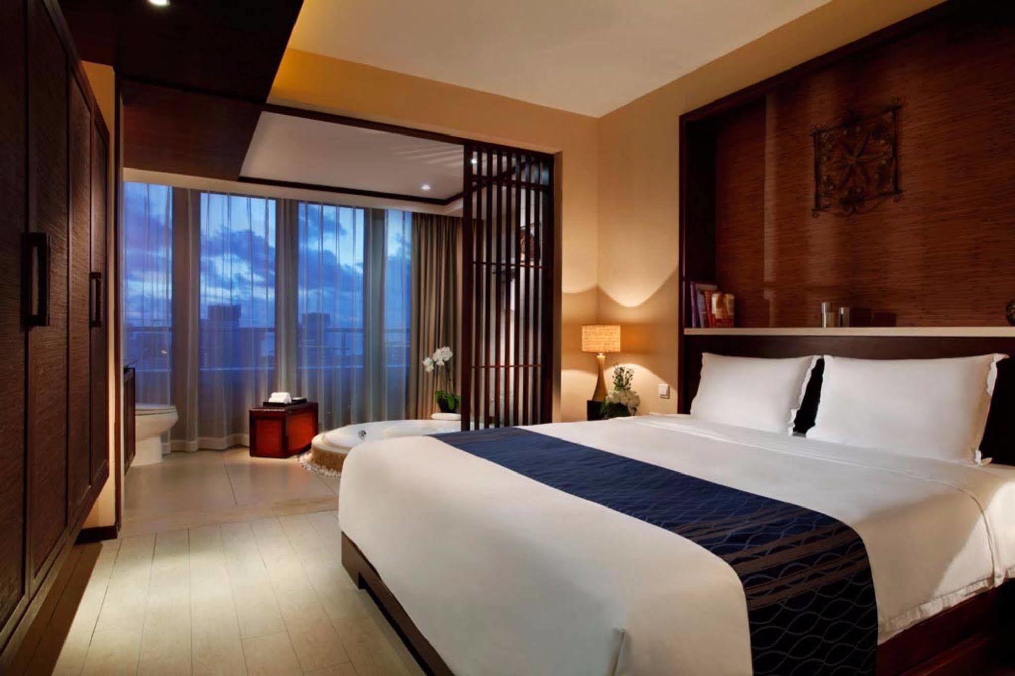 Serenity Coast All Suite Resort 三亜市 エクステリア 写真